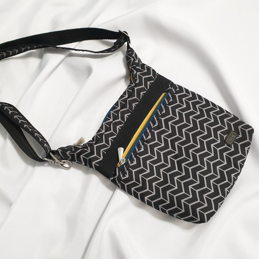 Lug Waddle Crossbody Bag in Penguin Black EUC